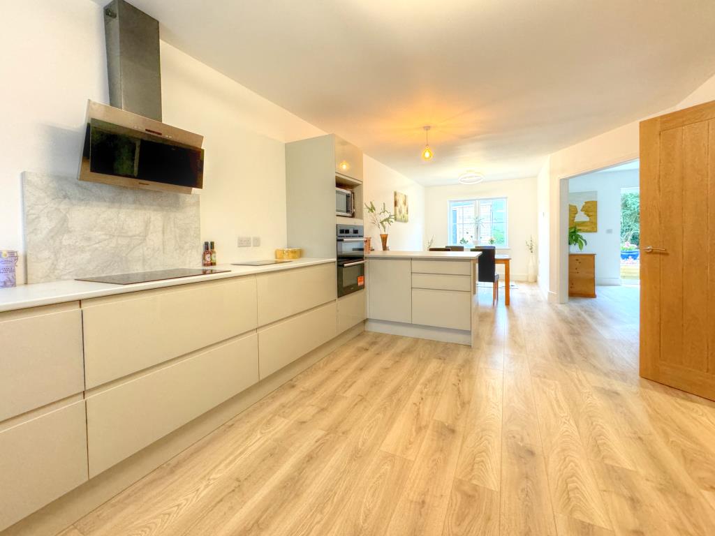 Lot: 142 - THREE-BEDROOM NEW BUILD HOME - Modern fitted kitchen